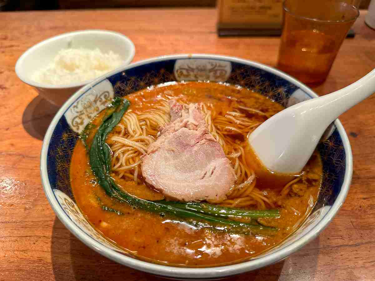 銀座の老舗『はしご』の日本式担々麺「だんだんめん」が時を越えて愛されるワケ  –  食楽web