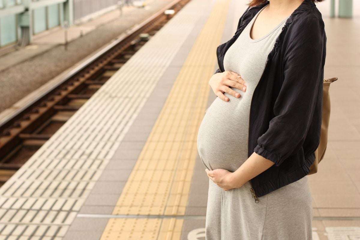 実は多い…マタニティマークをつけていても「席を譲られたことがない」人たち　SNS「寝たふりされた」「みんな下を向いていて…」