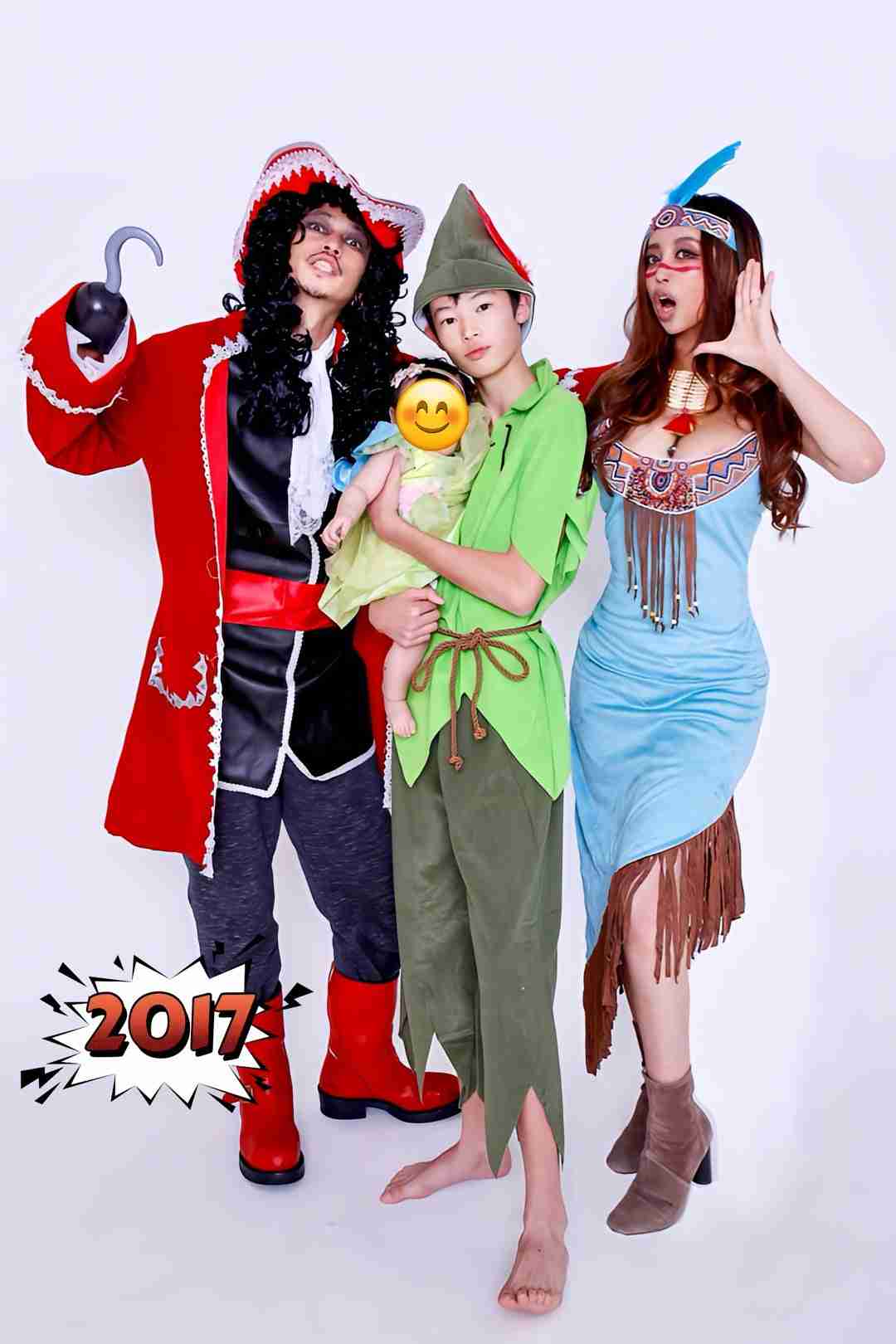 人気俳優の家族コスプレに衝撃「クオリティ高すぎ」イケメン長男＆美人妻も変ぼう…窪塚洋介が公開