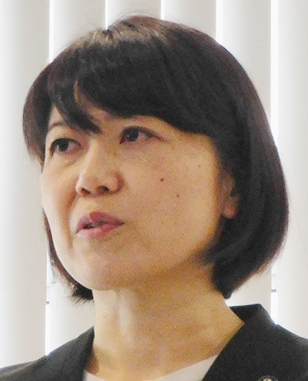 “ラブホ密会”小川晶・前橋市長(42)の同級生たちが語る“活発すぎた”少女時代「男から何度蹴り倒されても立ち上がる」「カラオケ店で男子といっしょに…」(文春オンライン) - Yahoo!ニュース