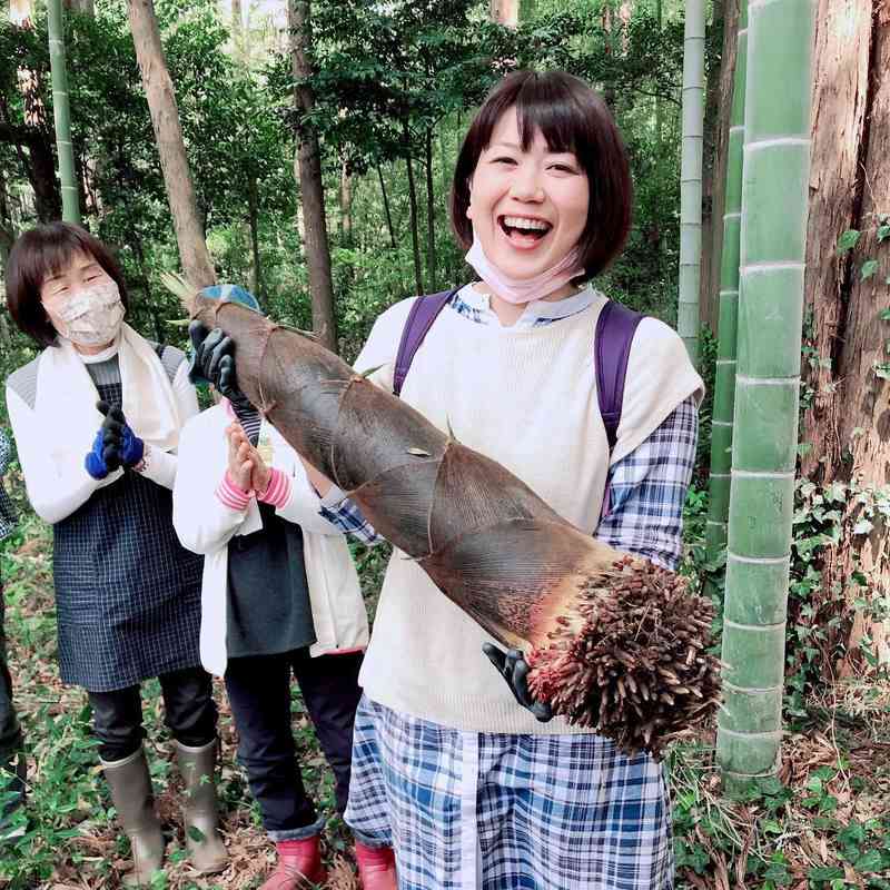 〈ラブホ密会〉小川晶・前橋市長(42)“巻頭グラビア”付き活動報告に公金800万円以上が使われていた