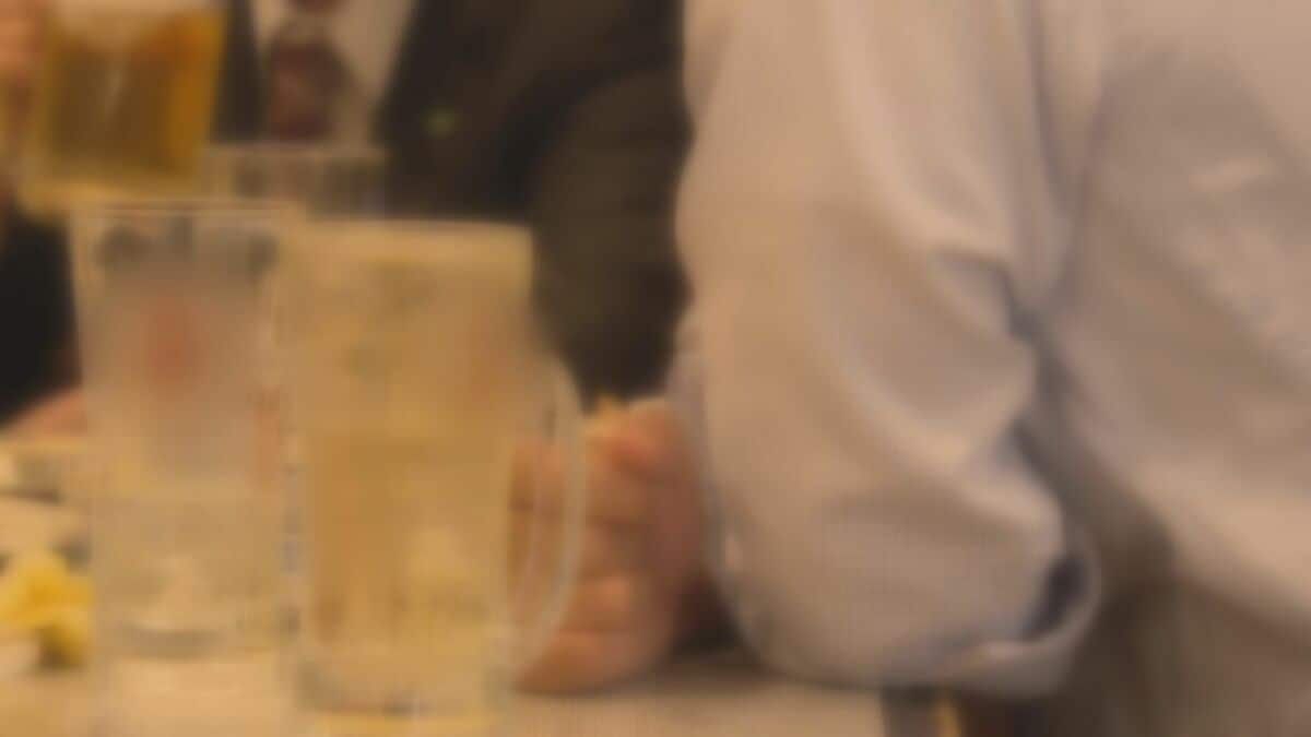 「触らせろ」会社の飲み会で20代女性にいきなり服の中に手を入れて胸を触るなどのわいせつ行為か　56歳元上司の男を逮捕 | 福岡のニュース｜RKB NEWS｜RKB毎日放送 (1ページ)