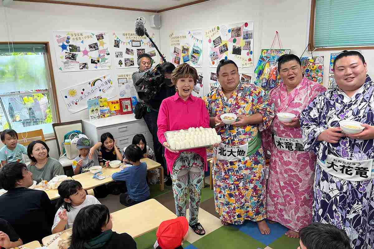 小林幸子、新米30キロで作ったおにぎりを持って子ども食堂に登場…母親たち歓喜も子どもたちはポカン顔 | ENCOUNT