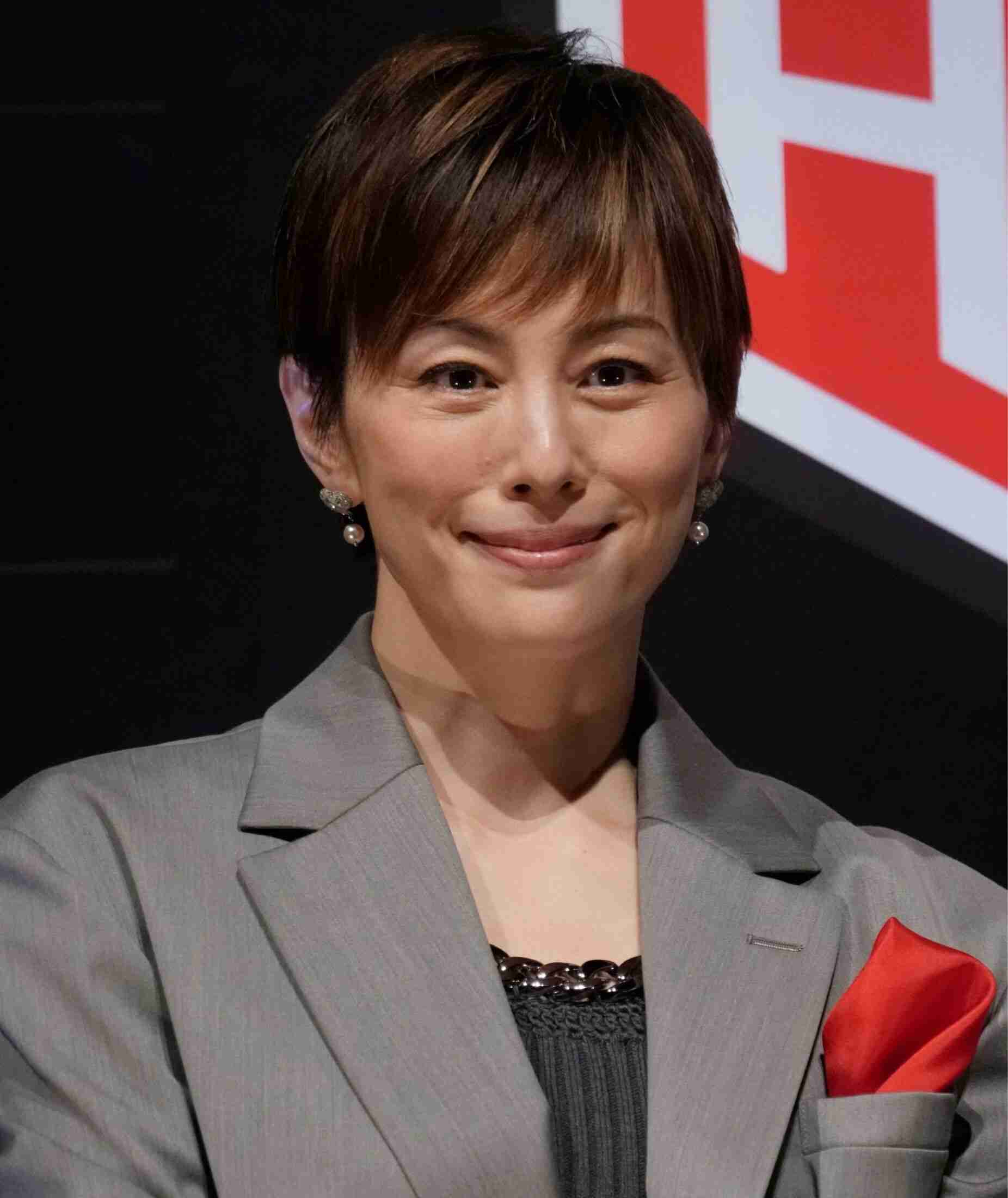 【衝撃スクープ②】米倉涼子はマトリのガサ入れに声を上げた！「8.20家宅捜索」の一部始終《アルゼンチン人ダンサー恋人との愛の巣に…》（文春オンライン） - Yahoo!ニュース