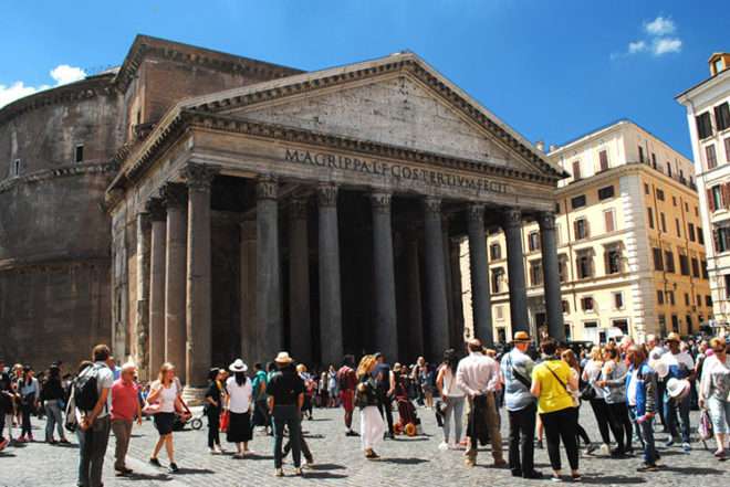 ローマ遺跡で転落、邦人死亡 観光客男性、7メートル下と報道