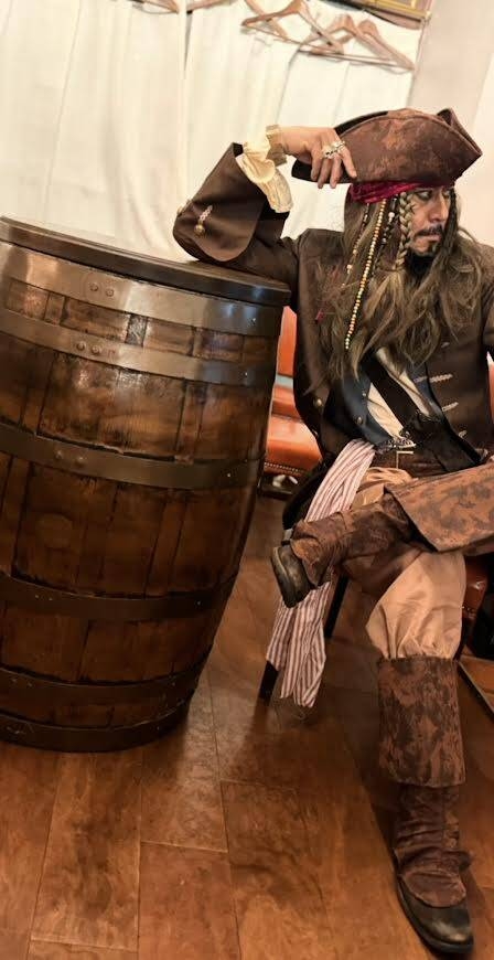 再婚した川﨑麻世　21歳年下妻と夫婦でハロウィンコスプレ！「クオリティ高すぎます〜！！！」「混ざりたい」