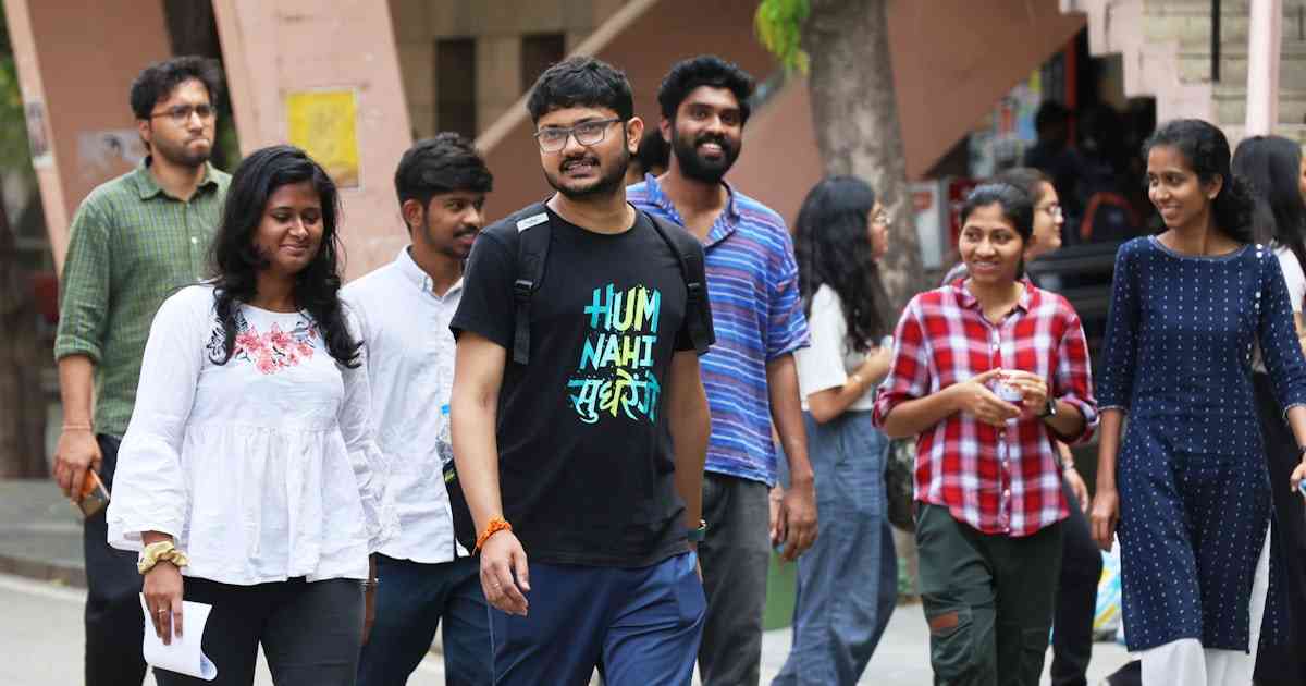 インド人留学生に1人年300万円　AI人材確保へ文科省 - 日本経済新聞