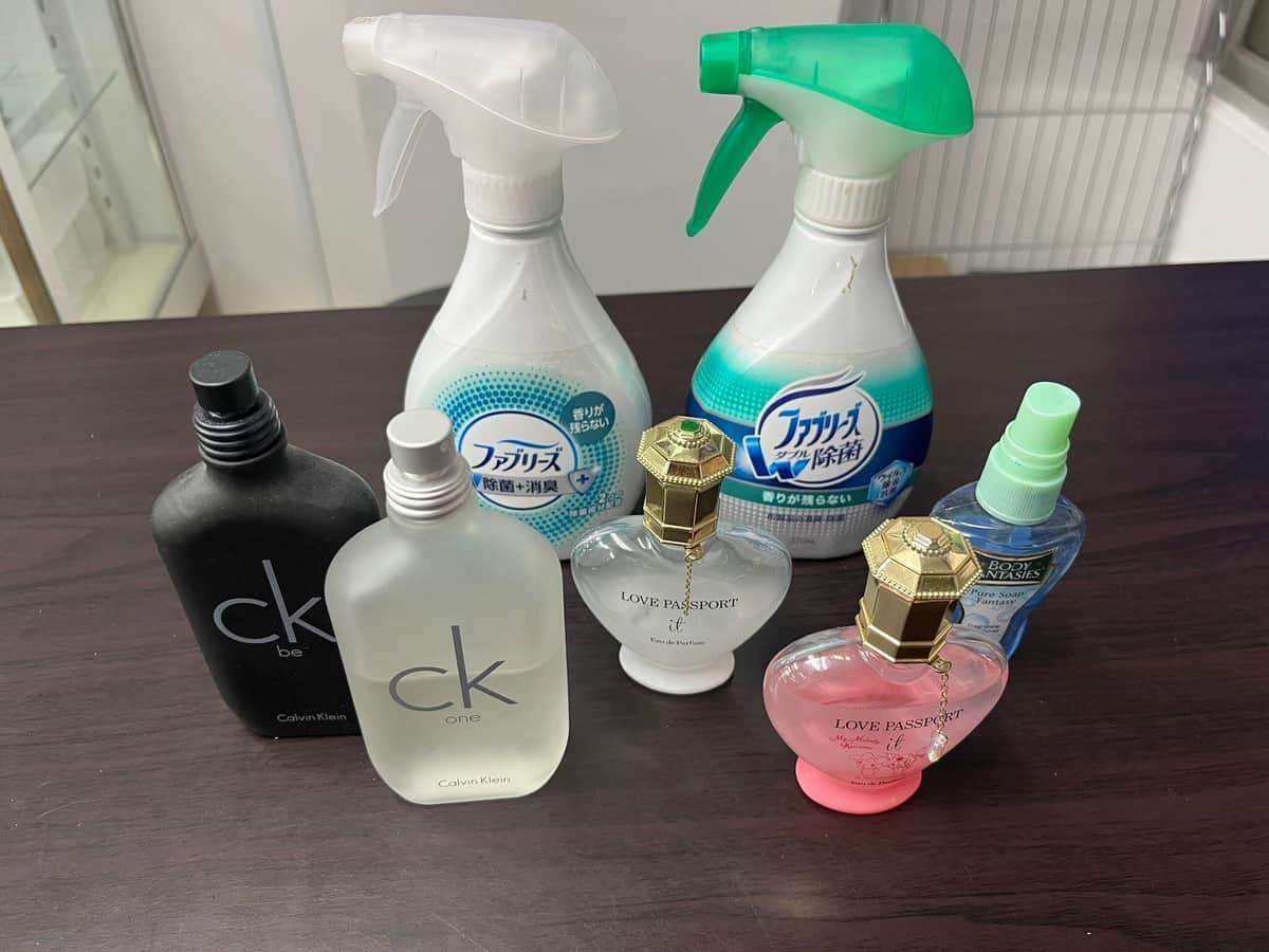 「臭い客問題」でカードショップが対策発表　防臭グッズ浴びないと退店へ...店長語る実施の背景