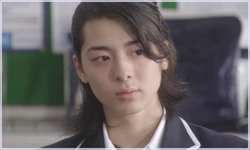 長髪が似合うイケメン