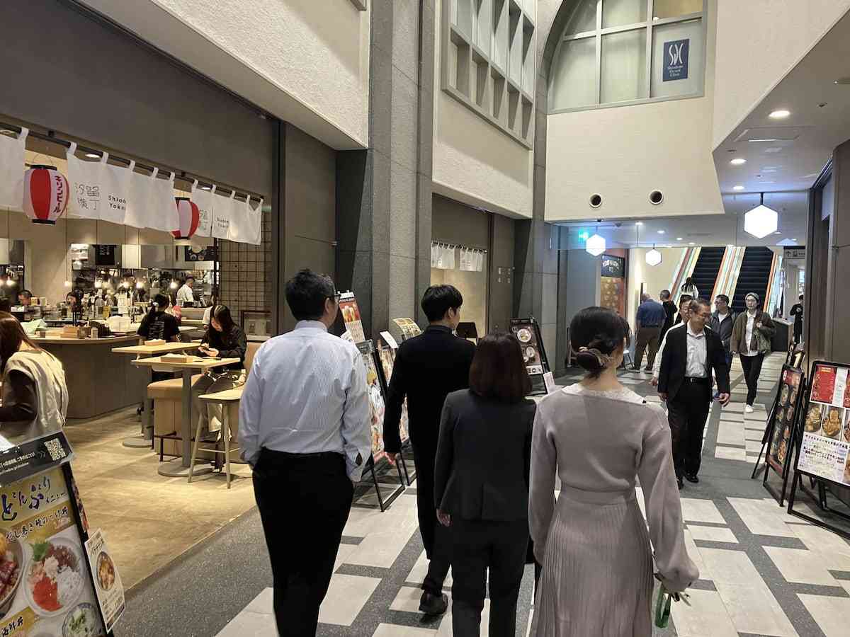 駅前一等地が空白に　地方の”老舗”スーパー閉店、地元に衝撃　「市全体が廃れた印象になる」住民も経済界も地域の衰退に危機感