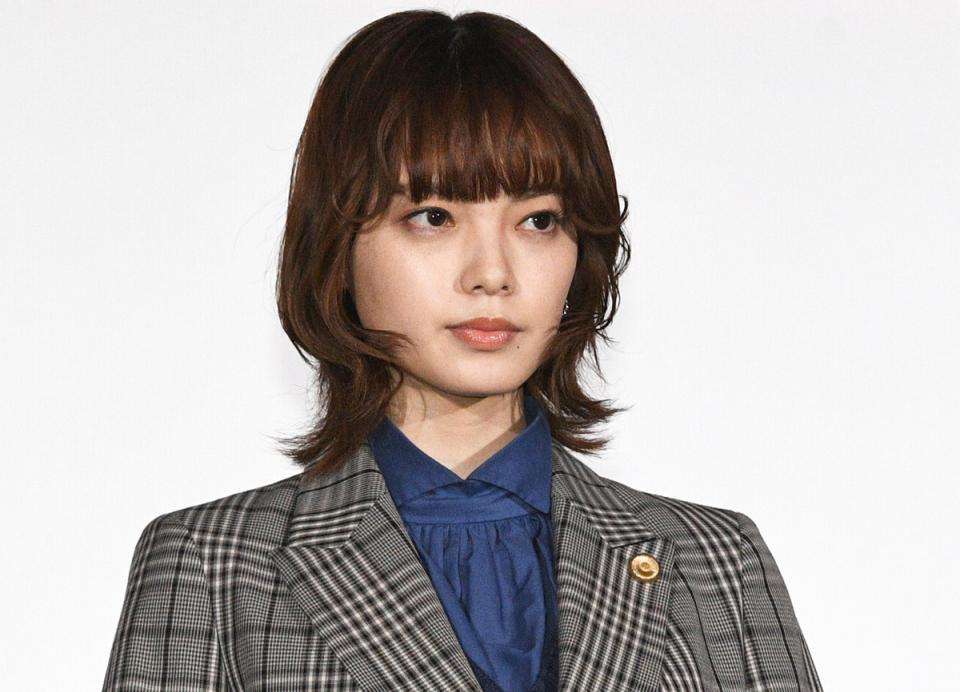 平手友梨奈が金髪ロングに大激変！「てちって分からなかった」ファンに衝撃走る「タトゥー？」「可愛くて綺麗でカッコイイ」/芸能/デイリースポーツ online