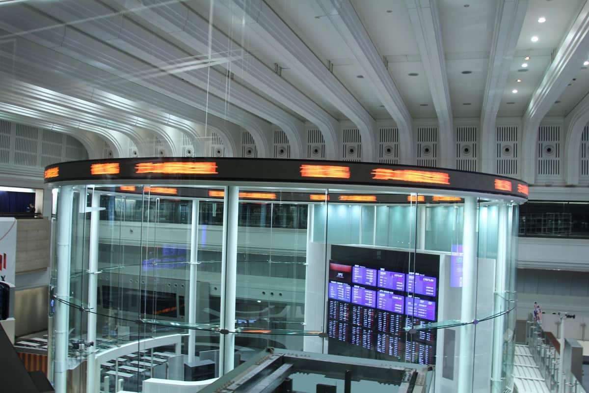 「株価5万円突破」なのに景気の良さを感じない　株高を引っ張るのは政府がお金を注ぎ込む一部産業、大企業: J-CAST ニュース