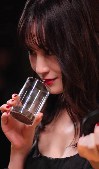 デビュー20年・34歳前田敦子の近影が「全盛期」の呼び声 「でらお綺麗ぇええええ!」「子ども居てる女性とは思えない」