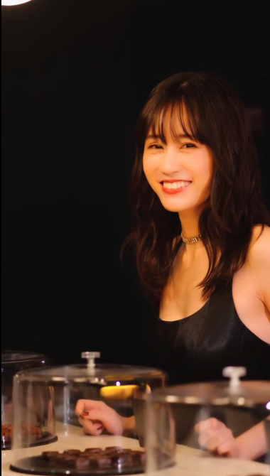 デビュー20年・34歳前田敦子の近影が「全盛期」の呼び声 「でらお綺麗ぇええええ!」「子ども居てる女性とは思えない」