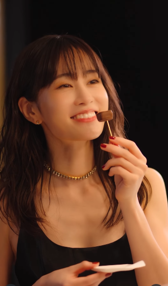 デビュー20年・34歳前田敦子の近影が「全盛期」の呼び声 「でらお綺麗ぇええええ!」「子ども居てる女性とは思えない」