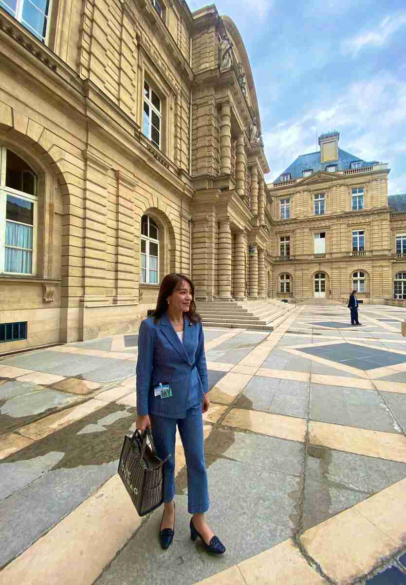 自民党女性局のフランス研修写真は「許容範囲」か？　今井絵理子氏弁明も「国民は許せない」 | AERA DIGITAL（アエラデジタル）