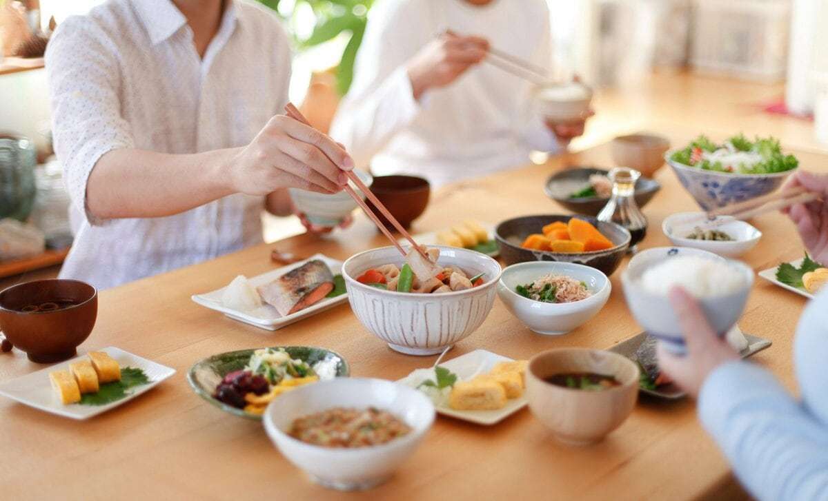 メリットは貯金、デメリットは「出会いがない」　30～40代の約3割が「実家暮らし」、20代は4割近く　物価高で一人暮らし困難か | AERA DIGITAL（アエラデジタル）