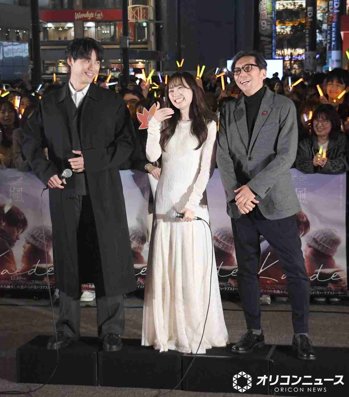 福士蒼汰＆福原遥、なんば駅前サプライズ登場…大歓声　異例のレッドカーペット、関西弁さく裂「めっちゃすきやねん！」