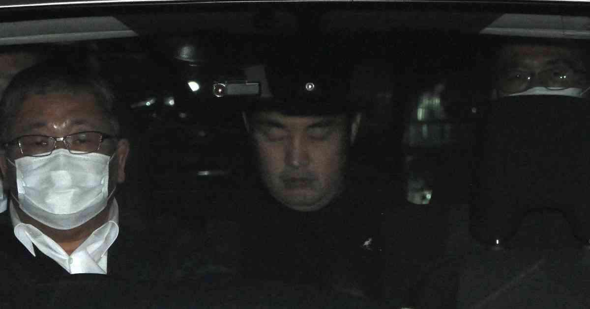 西名阪道で炎上の車で見つかった遺体　放火容疑者の上司か　大阪 | 毎日新聞