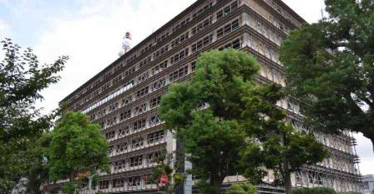 性的暴行疑い、中学教諭逮捕 | カナロコ by 神奈川新聞