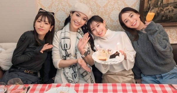 まるでSATC! アンミカ、田中みな実・若槻千夏・滝沢カレンとの豪華4ショット公開