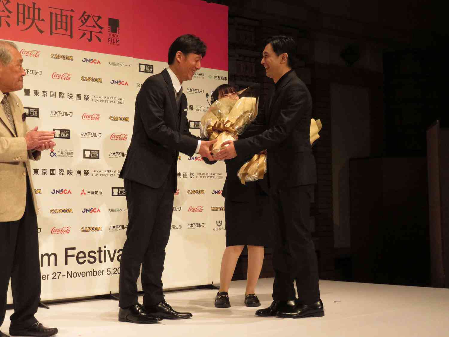 「国宝」李相日監督、黒澤明授賞式に吉沢亮がサプライズで駆けつけ祝福「僕より僕のことを…」（日刊スポーツ） - Yahoo!ニュース
