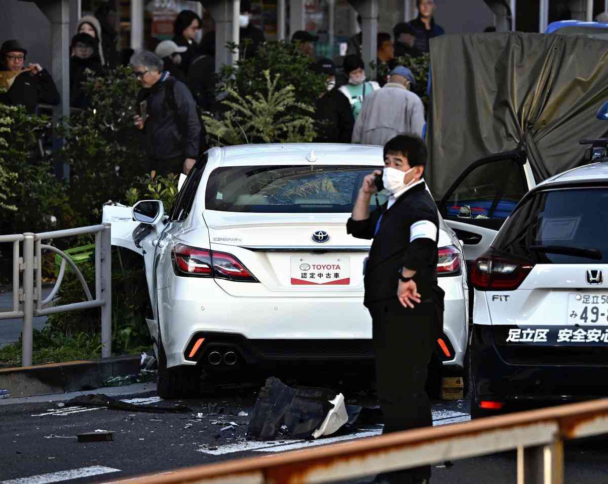 東京・足立区梅島でひき逃げ事件 少なくとも10人けが、うち2人が意識不明の重体　警視庁