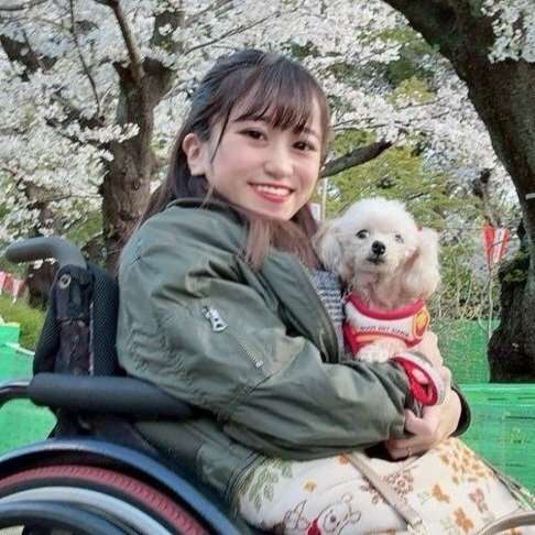 「ごめんなさい、私は死ねなかった…」有名車椅子インフルエンサー（28）が生後3か月の娘を殺害した容疑で逮捕、親権めぐって無理心中か。10月には母になった喜びのインタビュー記事も（集英社オンライン） - Yahoo!ニュース