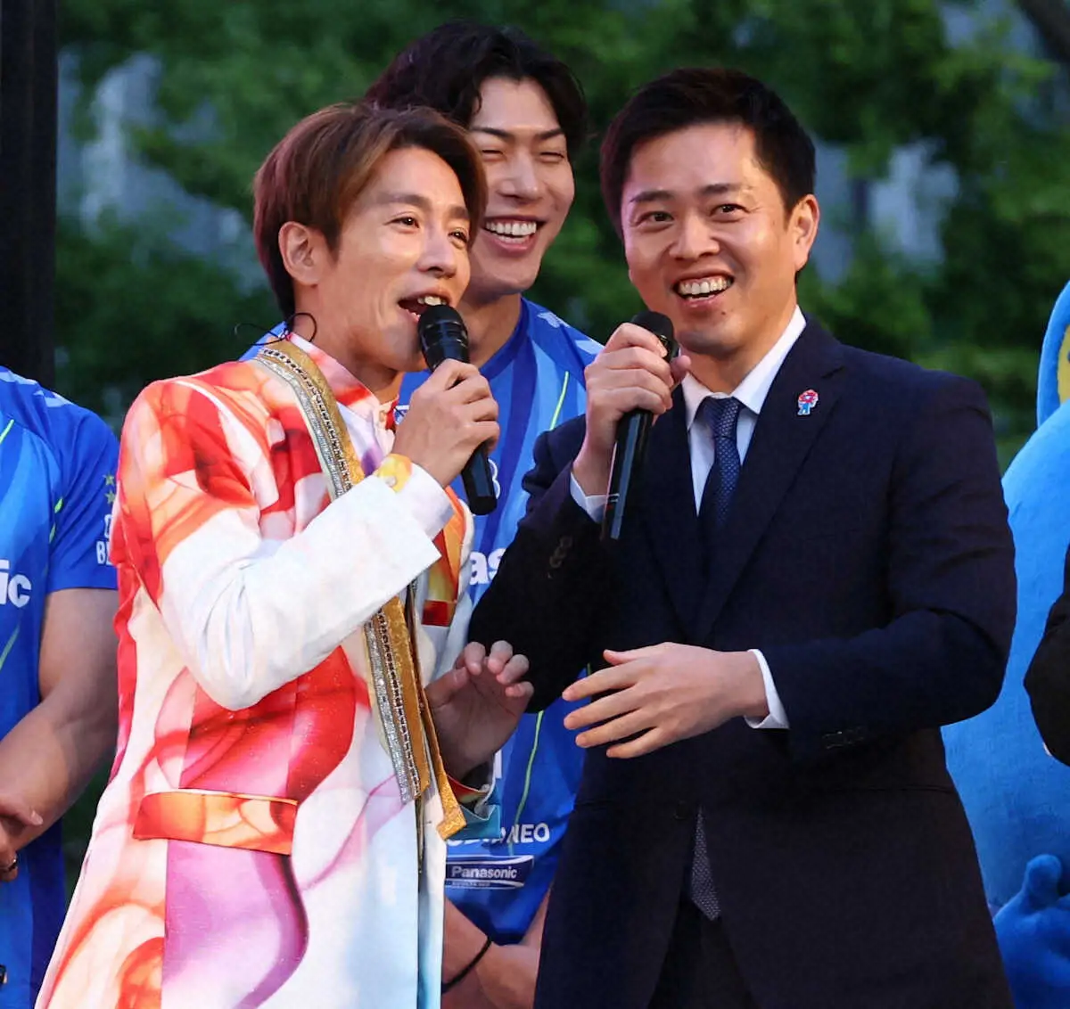 SUPER　EIGHT村上信五　大阪府知事選出馬？御堂筋ランウェイで爆笑トーク「維新入って」「まだ」