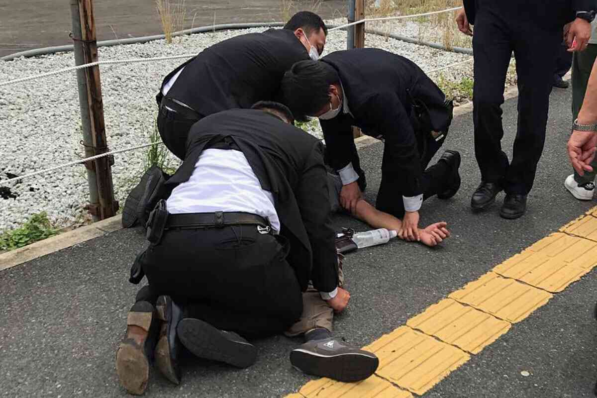 「おしっこやうんちで重くなったおむつをはいて徘徊…」　いよいよ初公判「山上徹也」被告の凄絶な幼少期　母は宗教に傾倒、父は自死 | デイリー新潮