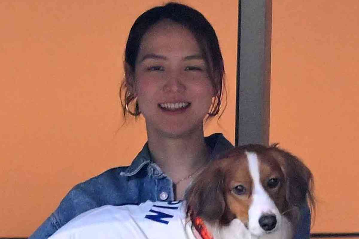 《真美子さんが“晴れ舞台”に選んだハイブラワンピ》大谷翔平、MVP受賞を見届けた“TPOわきまえファッション”【デコピンコーデが話題】｜NEWSポストセブン