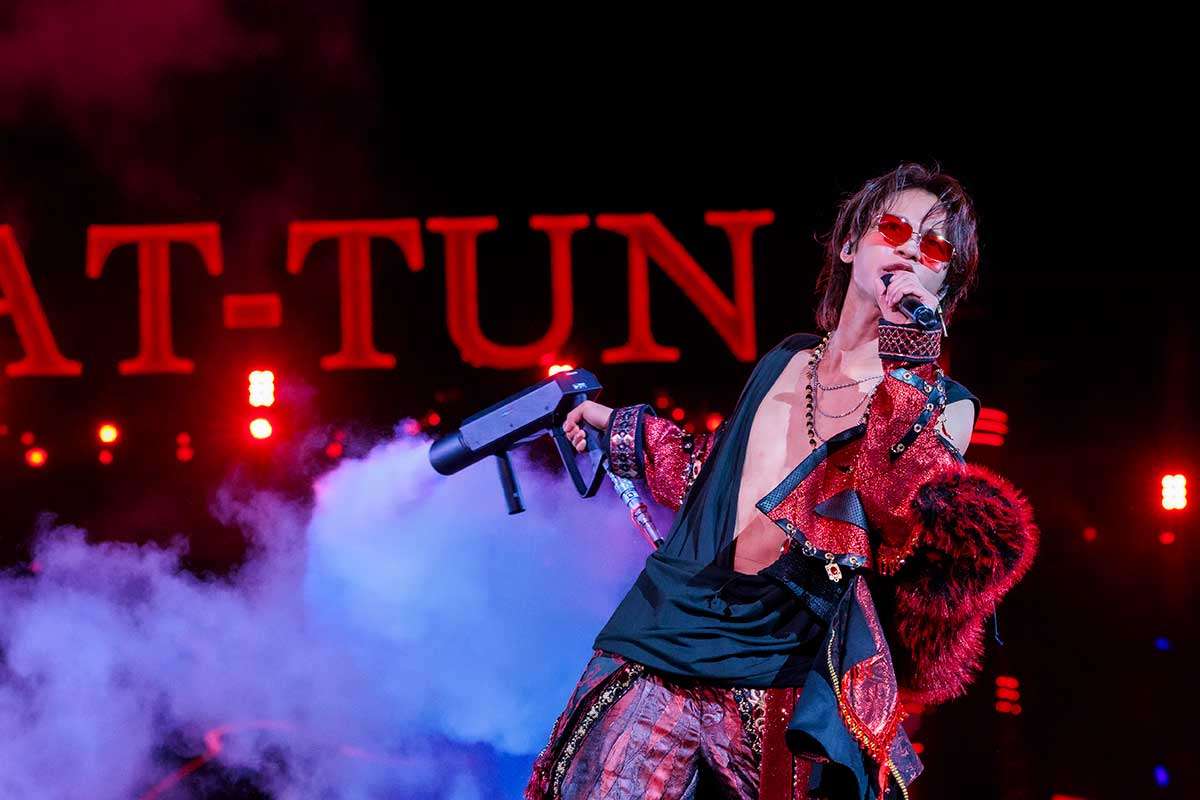 KAT-TUN異例の解散後ライブ、デビュー曲で元メンバーが音声“出演”　「青春だった」涙のあいさつでファンに感謝