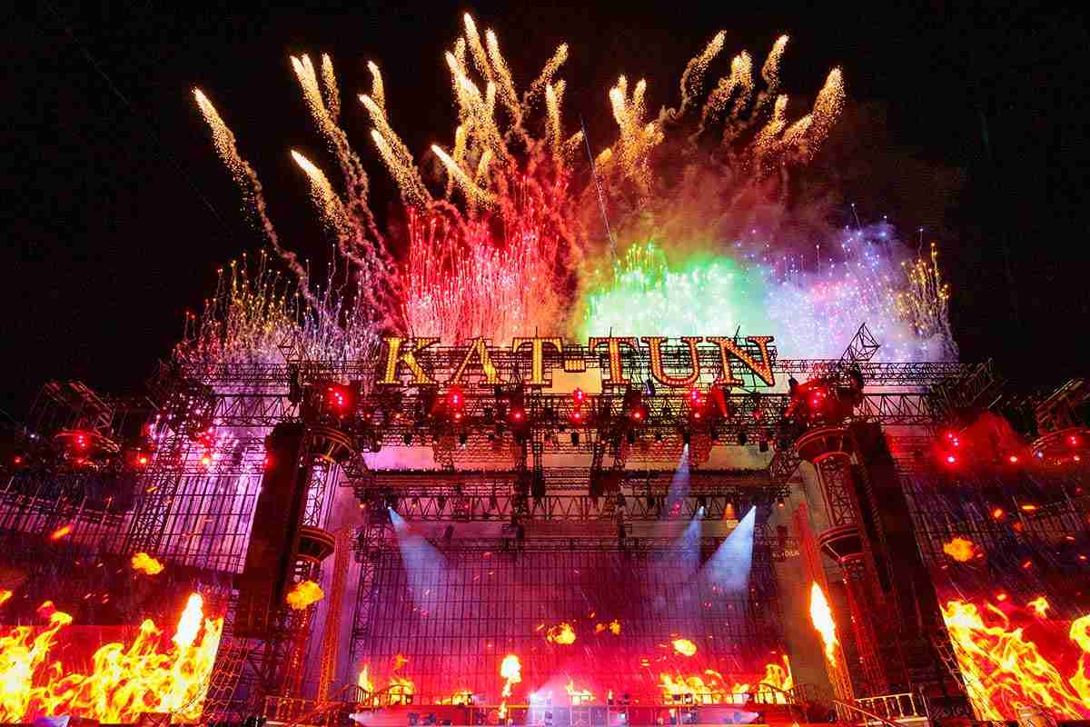KAT-TUN異例の解散後ライブ、デビュー曲で元メンバーが音声“出演”　「青春だった」涙のあいさつでファンに感謝
