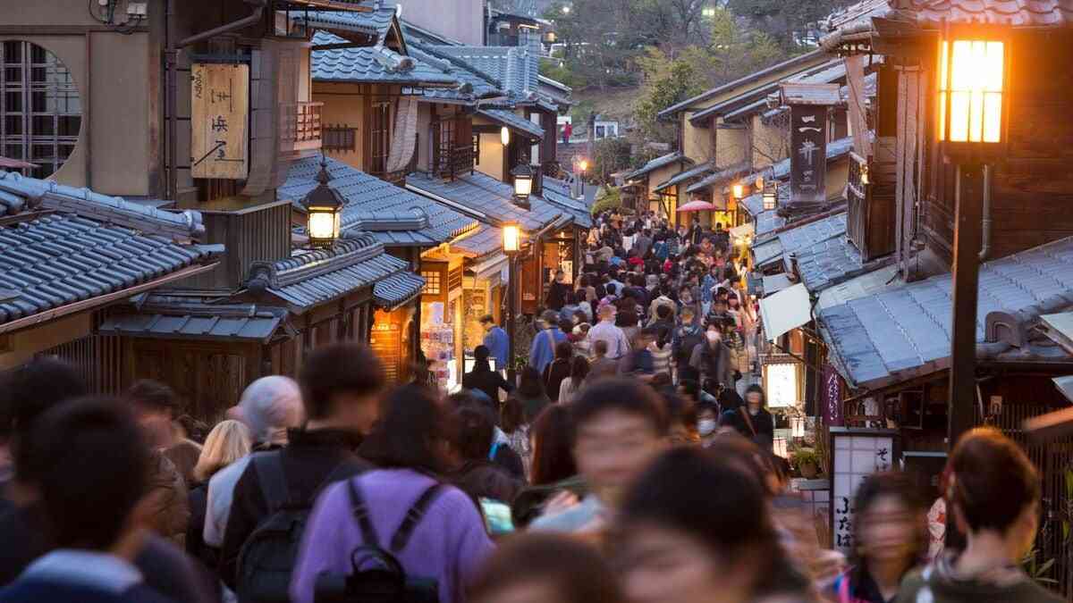 京都で”1泊2食付き”をやめる旅館が続出。「素泊まり」「飲食店の予約代行」にシフトの背景には外国人観光客の≪正直な本音≫があった | レジャー・観光・ホテル | 東洋経済オンライン