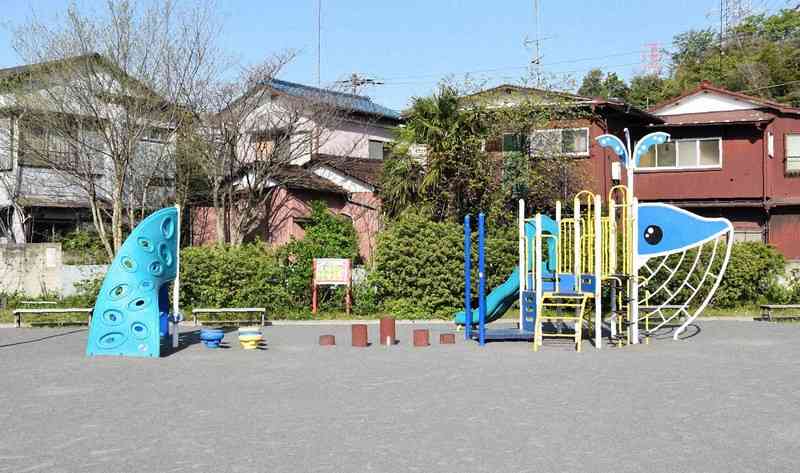 「タコ山」「箱型ブランコ」の次はジャングルジム？　姿消す公園遊具
