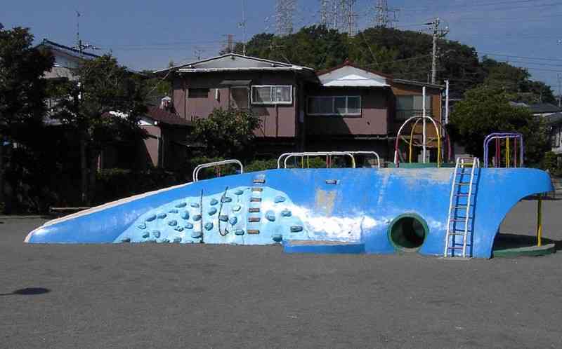 「タコ山」「箱型ブランコ」の次はジャングルジム？　姿消す公園遊具