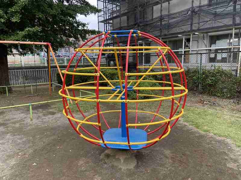 「タコ山」「箱型ブランコ」の次はジャングルジム？　姿消す公園遊具