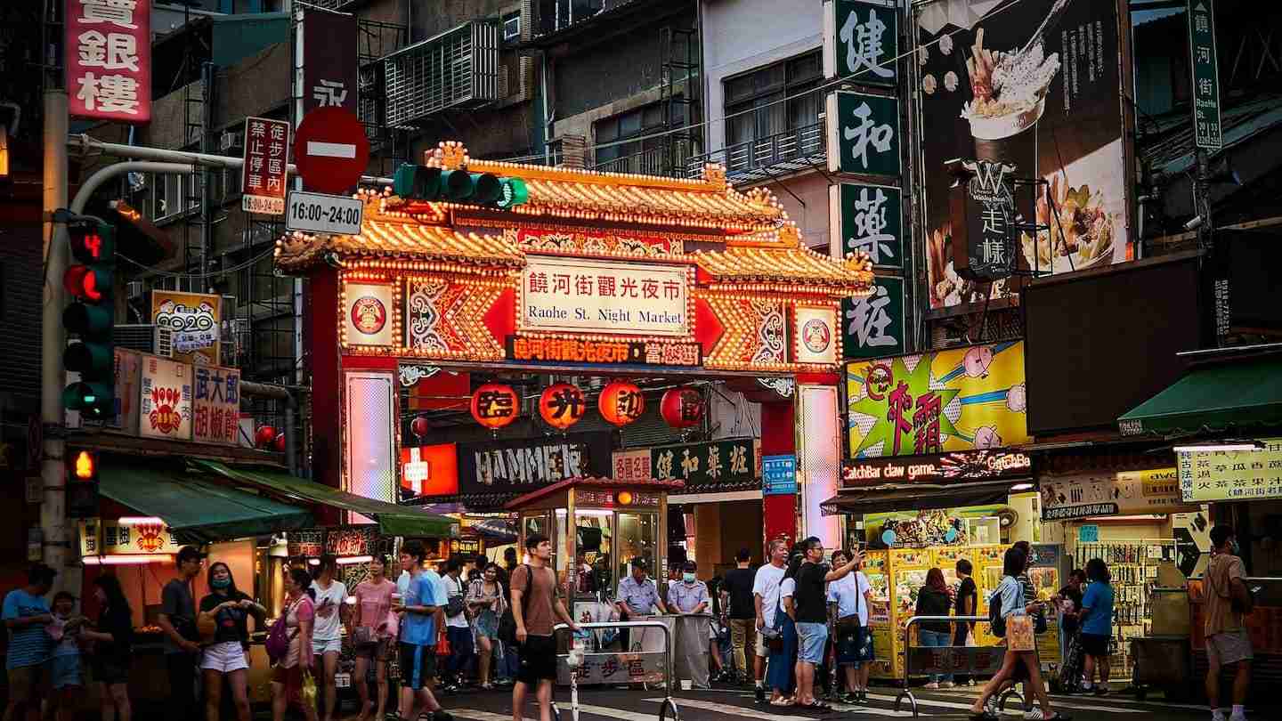 饒河街観光夜市は台湾・台北にある人気の夜市！おすすめグルメやアクセス方法を解説 | NEWT（ニュート）