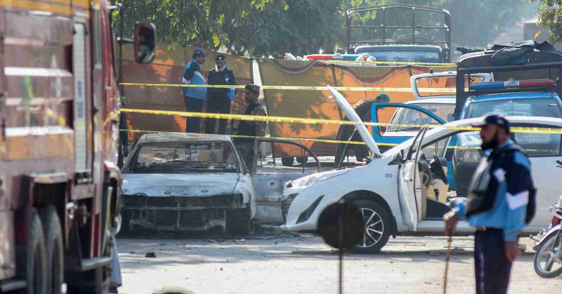 パキスタン首都で自爆攻撃、12人死亡　北西部の軍学校でも襲撃事件 | ロイター