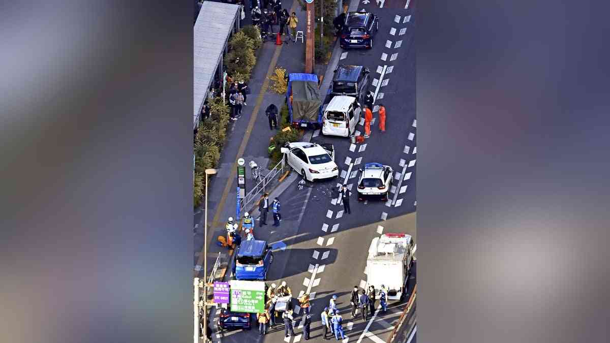 足立の盗難車暴走、逮捕の男が事故起こして逃走したと認める「車そのままにして自宅に帰った」 : 読売新聞