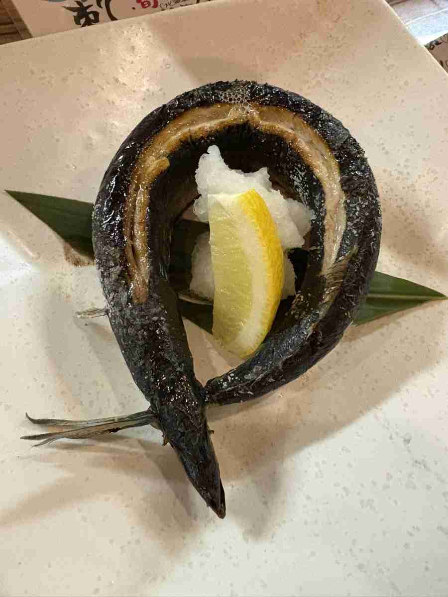 『これほど食欲なくなるサンマの出し方ある？』→真っ直ぐなサンマがいいな…となるがこの焼き方にはちゃんと理由があるらしい