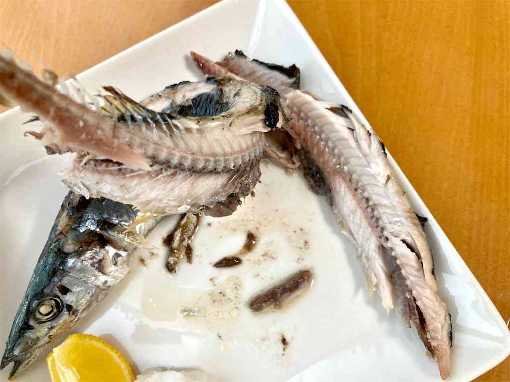 『これほど食欲なくなるサンマの出し方ある？』→真っ直ぐなサンマがいいな…となるがこの焼き方にはちゃんと理由があるらしい