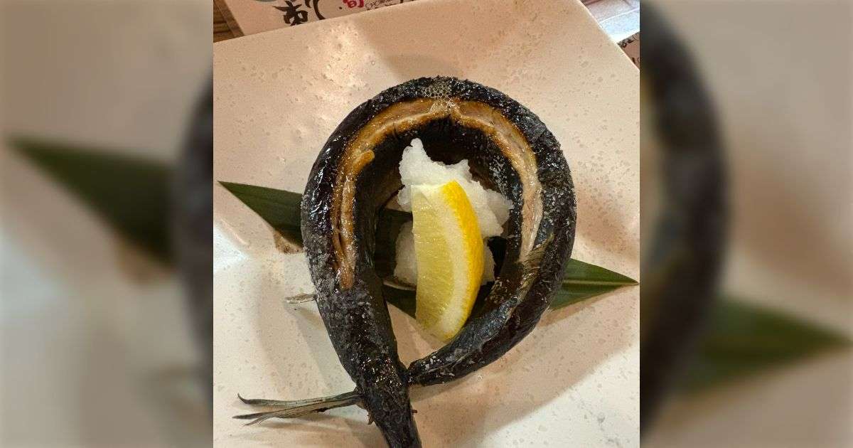 『これほど食欲なくなるサンマの出し方ある？』→真っ直ぐなサンマがいいな…となるがこの焼き方にはちゃんと理由があるらしい - Togetter