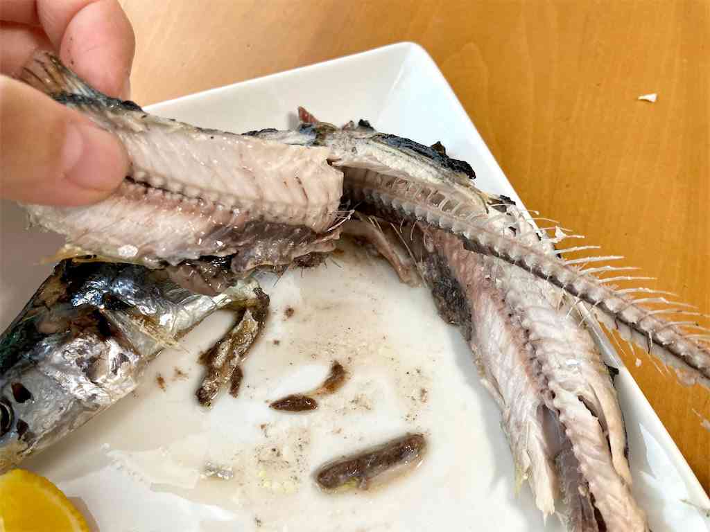『これほど食欲なくなるサンマの出し方ある？』→真っ直ぐなサンマがいいな…となるがこの焼き方にはちゃんと理由があるらしい