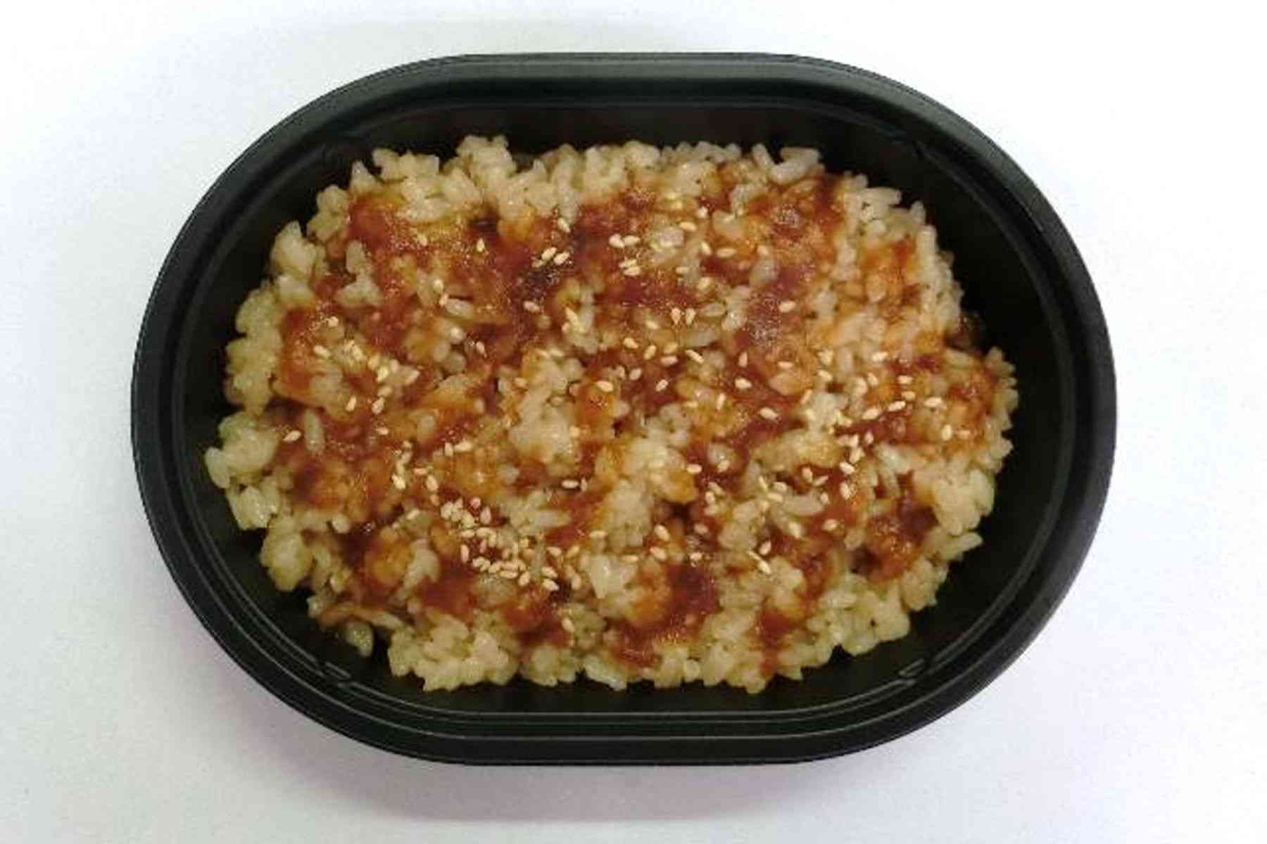 ローソンストア100『焼肉のタレかけご飯』（税込268円）が“不景気の象徴”と話題、同社は「意図したものではない」 | 週刊女性PRIME