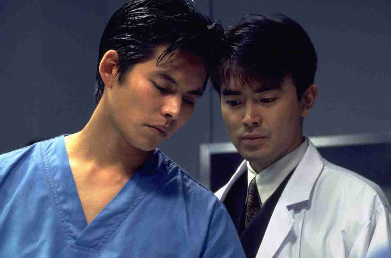 スクラブ着て働いてる人!