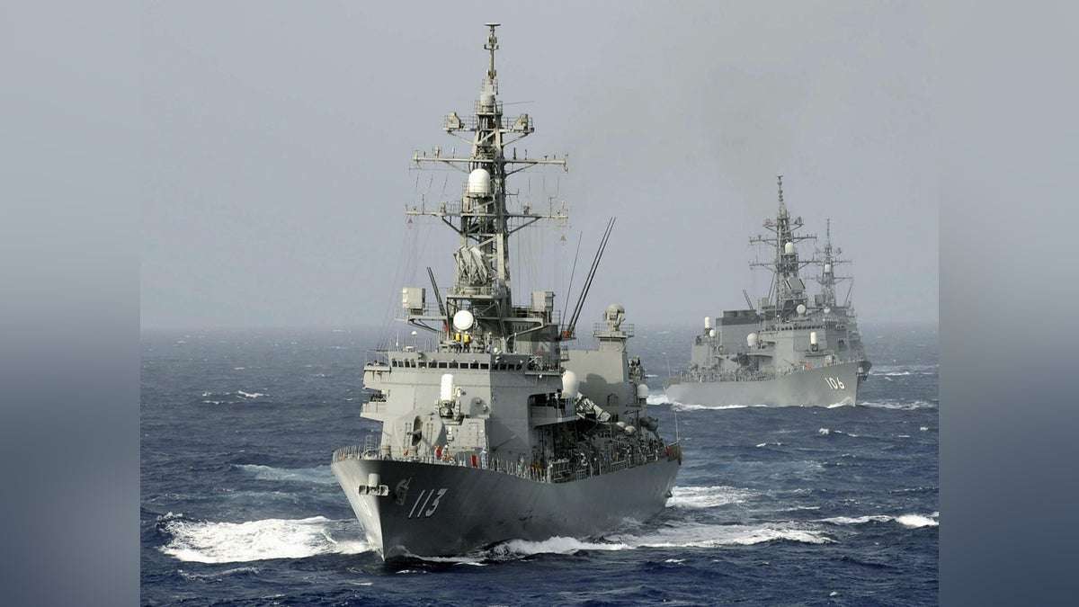 海自護衛艦「さざなみ」が台湾海峡を初通過、岸田首相が派遣指示…軍事的威圧強める中国をけん制 : 読売新聞