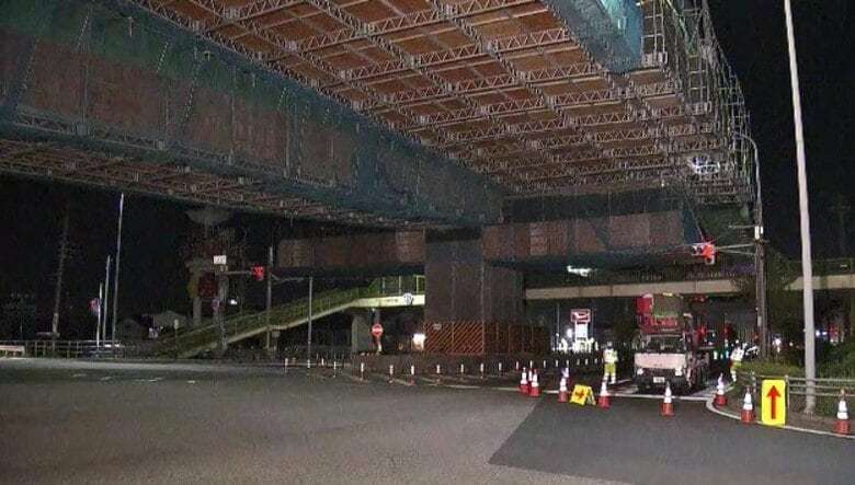 高さ14mから車道に転落…高速道路の高架下で足場解体中の作業員が死亡 揺れてバランスを崩したか