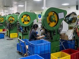 中国の製造業活動、11月も縮小－過去最長の低迷局面に（Bloomberg） - Yahoo!ニュース