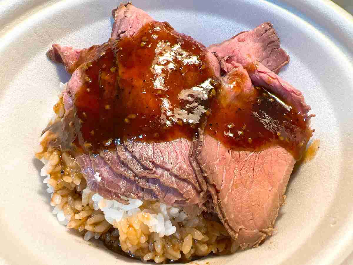 すき家でローストビーフ丼を注文したら犬の餌EXみたいなの提供されて涙「ロスト ビーフ丼やんけ」「はずれofはずれ個体すぎる」